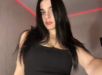 JeniceSourwine What do you think of my new hair color? 🖤 Pic 3