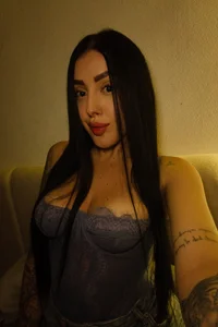 alice_millions Feeling pretty today. 🦋 Pic 2