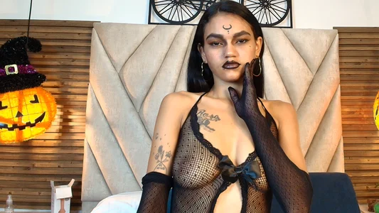 Cinthiabaker Neither trick nor trick: I want your cock inside until it makes me really scream Gambar 3