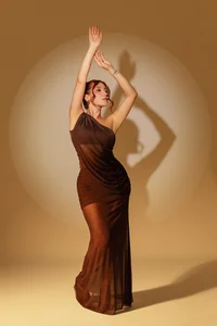 MiaFarrell_ Golden Curve  5টি ছবি