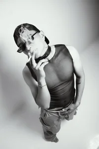 Look at me carefully, because playing is not that easy. 🖤🔥 de LiamDeep  2 photos