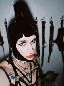 Zoe_and_Coco Public Immagine  8