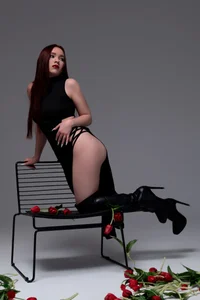 NoraHaynes Girls love flowers Pic 3