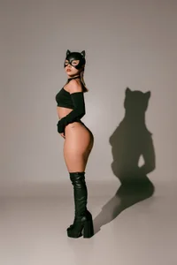GretaVelvetのCatwoman is here🐈‍⬛🌃✨の 3枚の写真
