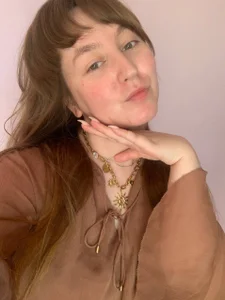 MaroonMoon_ Public  4. fénykép