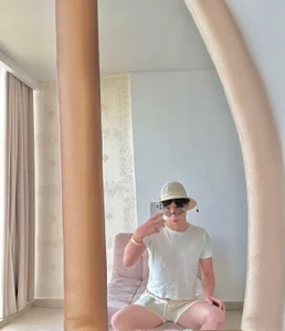 AdamDaytのI have a lot of clothes on, you take them off 🫣の 3枚の写真