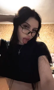 EmilyMosley Beauty 💋 Pic 3