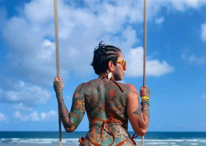 Ready for an experience that goes beyond the ordinary? de sachagray  Imagens