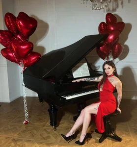 AnitaVensley- valentine's day 🩷 Pic 2