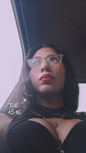 EmilyGomezLS Moments Very Happy Foto 2