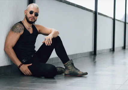 castle_87 BLONDE & BLACK Foto