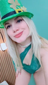 Crystal-WoodsのHappy St. Patrick’s Day… come get your dose of good luck.💚😉の 4枚の写真