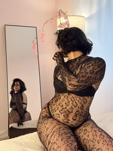 VivienRoss_ Public Pic 3