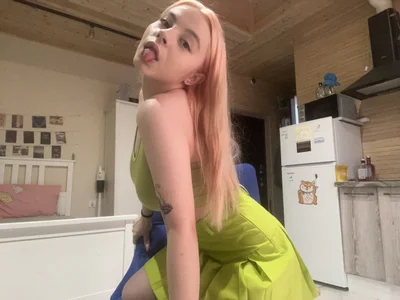 MadisonCocks kiss me? Pic