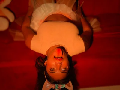 arianaa_tompsoon hello kitty Pic 2