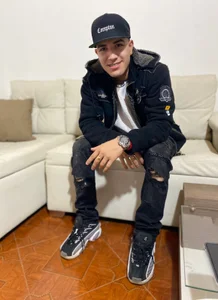 thiago_collins9 Public Foto 2