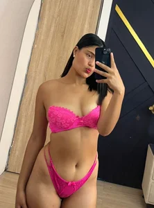 MiaBrooker Public Pic 2