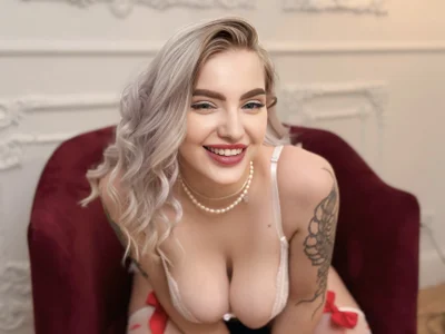 HugeBoobsAlice how u think u can make me smile?😊 รูป 