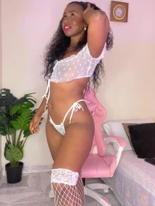 Accompany me 😘😘 od alexajhonson1012  2 snímek