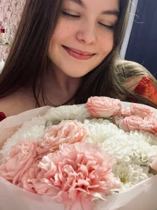 DonnaCampbell Flowers are the best accessory for a girl! Immagine  3