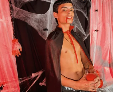 Dayron_leee 😈🎃KINKY HALLOWEEN Pic 3
