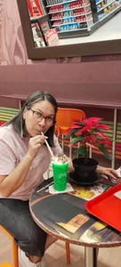 victoria_wayne Traveling Gambar