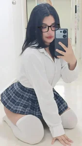 bonnieTaylor1のschoolgirl for you 🌹の 3枚の 写真