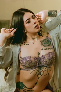 Alice_Vixen me with your shirt on... Immagine  5