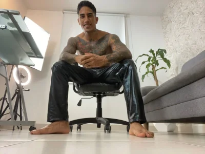 AdanReilly leather Foto