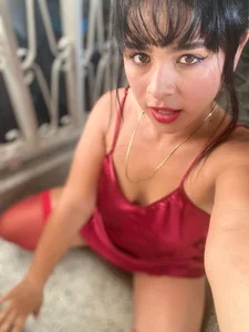 AliaAsad Nake me with your eyes and fell me with your imagination. 😍 รูป 