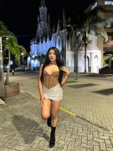 ScarlettVell A QUIET WALK Pic 2