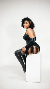 ohrianagibson I needed my cowgirl hat to ride you 🖤🎩🤠 Foto 2