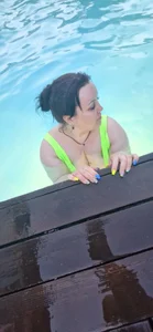 BubbleEmma pool time💧🌞🌊⛱️👙 Foto 7