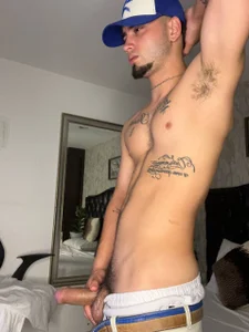 MattDevonのTake a look at the body of a god!の枚の写真