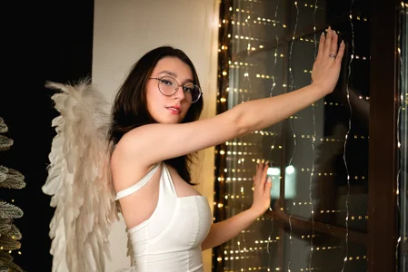 AnnyNextDoor I am your Christmas miracle✨ Foto 4