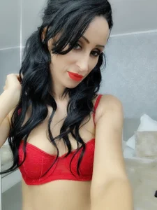 EmmaDevereaux More of me slika 4