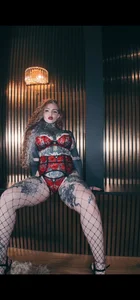 AlexandraWildd Public  3টি ছবি