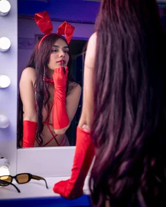 Red, sexy and very playful 🐰💋 od TiffanySander  2 snímek