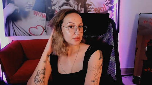 Charlotte_Hudson sexy in my glasses Billede