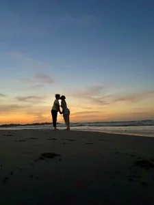 DaisyEmily Honeymoon on the beach Foto 3