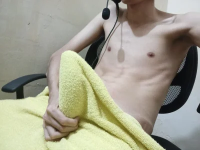 Bulge in the towel [Free] 🍆👀 de Felgardo_  4 Imagens