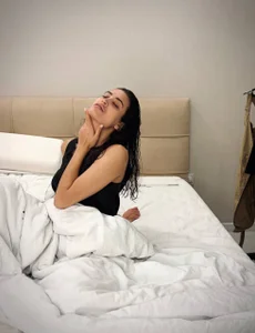Playful_Lia: cuddle? ( 3 фото)