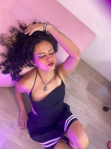 kristen_tay Public Pic