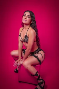 Layla_SiaのAS THEY WERE MY FIRST PHOTOS I TREASURE THEM LIKE NOTHING ELSE IN LIFEの 2枚の写真