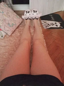 My beautiful legs and thighs 💜 od lovely_nekochan  3 snímek