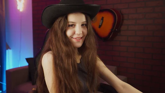 MilaStoyne: Madame Mila ( 3 фото)