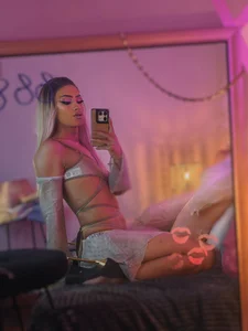 _scarletmoore Some of my cute outfits  3টি ছবি