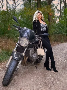 Ride Me 🏍️ de LaceyDover  4 Imagens