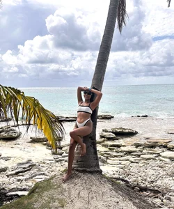 aprilalen Vacation 2025 🌴🥥 Immagine  4