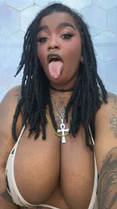 Anaa_Fuentess: See what my tongue can do👅😏🥺 ( фото)